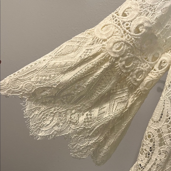 Rain Lace Blouse in Ivory Size M - Picture 7 of 7